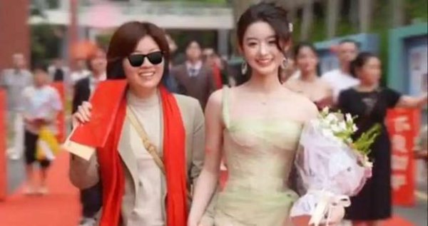 开云(中国)kaiyun网页版登录入口开云体育她戴的手镯价值44万5-Kaiyun网页版·「中国」开云官方网站 登录入口